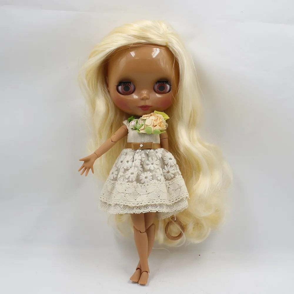 Ледената кукла DBS Blyth 1/6 bjd ob24 играчка златисто-руса коса със странично пробором тъмната кожа ставите на тялото 30 см произволен цвят на очите Изображение 1