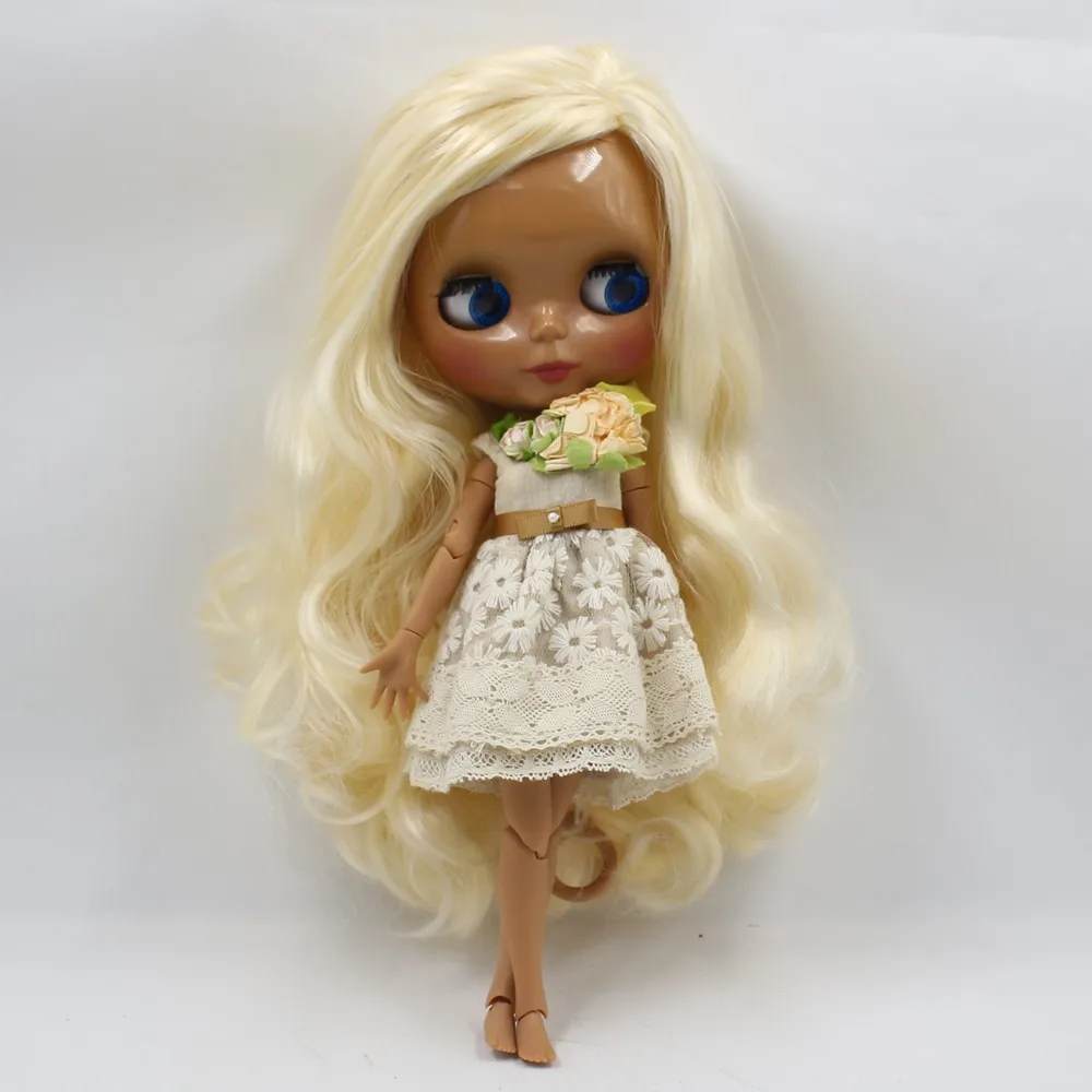 Ледената кукла DBS Blyth 1/6 bjd ob24 играчка златисто-руса коса със странично пробором тъмната кожа ставите на тялото 30 см произволен цвят на очите Изображение 3